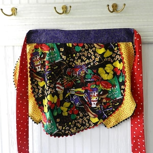 VINTAGE STYLE HALF Apron/Handmade/2 Pockets