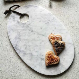 Tabla de cortar ovalada de mármol con lazo de cuero, bandeja decorativa para cocina