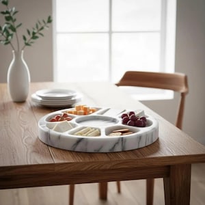 Bandeja redonda multicanal de mármol blanco – Bandeja seccionada para aperitivos y para servir