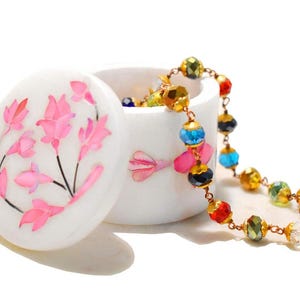 Runder Marmor Schmucktopf mit rosa Inlay