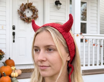 Czerwona szydełkowa opaska z rogami diabła | Kostium na Halloween, czerwone uszy diabła, ręcznie robiony element stroju cosplay