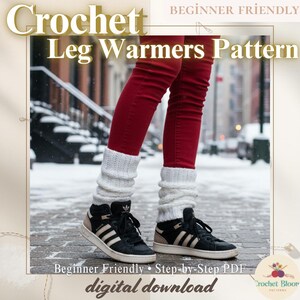 Może przedstawiać: Białe, szydełkowe getry noszone są na czerwonych spodniach i czarnych trampkach ze złotymi paskami. Obraz zawiera tekst "Crochet Leg Warmers Pattern" i "Beginner Friendly". Widoczne są również słowa "digital download".