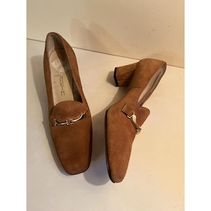 Vintage 70s Florsheim Womens Brown Suede Loafer Heels Size 7.5 Narrow