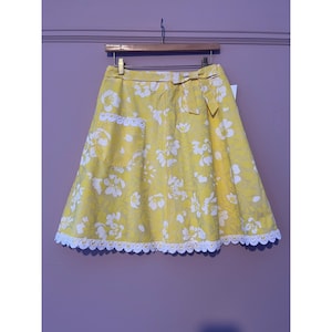 Lilly Pulitzer Vintage 1970s A-Line Mini Skirt Yellow Floral Print w Pocket & Lace Trim Size 8 SMALL