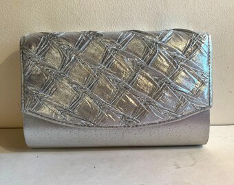 Vintage EUC La Regale Silver Lame Clutch Formal Bag
