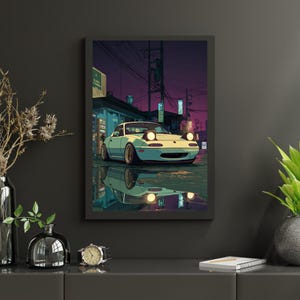 以下が含まれることがあります： 夜の濡れた通りに駐車された、ポップアップヘッドライト付きのライトブルーのスポーツカーの額入りアートプリント。車の反射が水面に映っています。背景には、ネオンサインと建物のある日本のストリートシーンが描かれています。