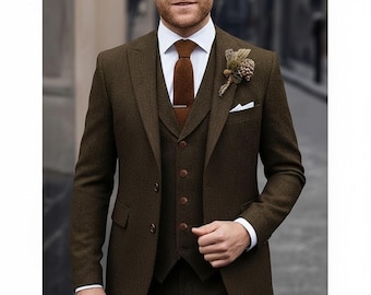 ブラウンツイードの3ピーススーツ：高級な新郎と新郎の付添い人のため