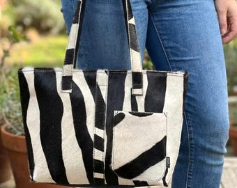 Handgefertigte Mini-Einkaufstasche aus Leder mit Zebra-Print - Upcycled Colorado Craft