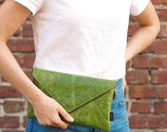 Handgemaakt limoengroen envelop clutch geüpcycled leer