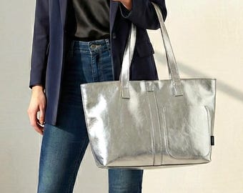 Handgefertigte Silber Metallic Leder Einkaufstasche: Upcycled, Modernes Design