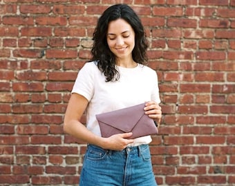 Handgemaakte lavendel paarse envelop clutch geüpcycled leer