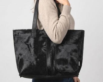 Midnight Schwarze Hair-on-Hide Leder Mini Tragetasche - Upcycled Market Handtasche