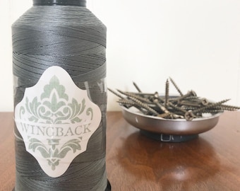Grå kraftig möbeltråd: Bonded Nylon Sewing, 1750 yards