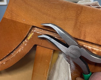 Upholstery Staple Remover Pliers – Forged Steel with Non-Slip Grip