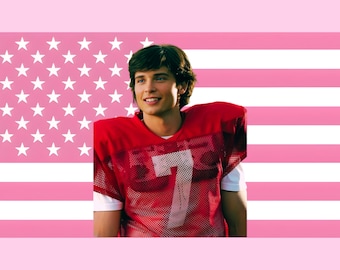 Tapiz de bandera del mariscal de campo de secundaria Tom Welling: decoración de pared con bandera estadounidense retro, estética de película adolescente, pancarta artística para dormitorio femenino