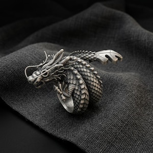 925 Silver Coiled Dragon Wrap Ring Herr, Oxiderat Brutalistiskt Tungt Ormband, 3D Skulpterade Mytologiska Östliga Drake Fantasy Smycken