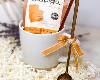 Sustainable Tea Gift Set – Stoneware Mug, Honey Stick, Tea Choice