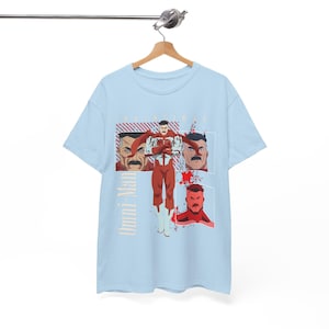 Camiseta gráfica inspirada en Invincible, estilo Mark Grayson, regalo, ropa urbana, camiseta unisex para fans de la épica serie animada, anime y cómic. Light Blue