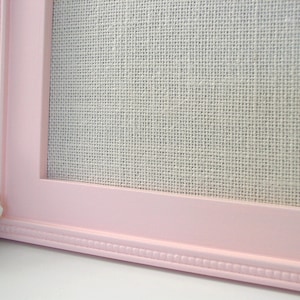 Roze magneetbord babymeisje kinderkamer - ingelijst prikbord 14,5 x 14,5 inch rozenblaadje roze handgemaakte houten lijst en ivoor jute