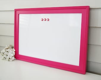 Pizarra magnética de borrado en seco Cottage, pizarra blanca, marco de madera maciza hecho a mano de 38 x 56 cm, pizarra magnética para notas rosa fuerte, notas de cocina