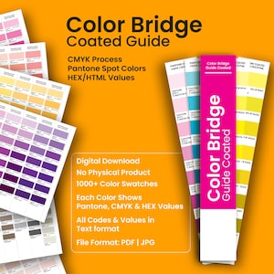 Może przedstawiać: Na pomarańczowym tle znajdują się przewodniki po próbkach kolorów i tekst "Color Bridge Coated Guide". Przewodniki wyświetlają proces CMYK, kolory Pantone i wartości HEX/HTML. Cyfrowe pobieranie zawiera ponad 1000 próbek kolorów w formatach PDF i JPG.