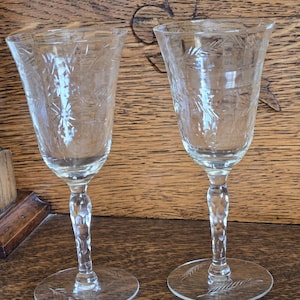 Zabytkowe kryształowe kieliszki do wina Seneca, secesyjne, trawione motywy kwiatowe
