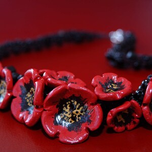 Clay Poppies Yarn Necklace Hand-knitted from Black Nylon Yarn with Black Glass Beads and a Bouquet of Clay Poppies image 3