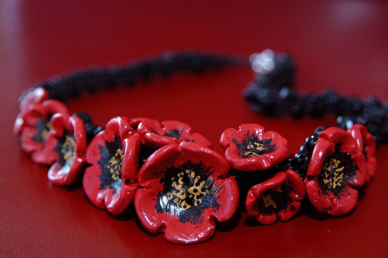 Clay Poppies Yarn Necklace Hand-knitted from Black Nylon Yarn with Black Glass Beads and a Bouquet of Clay Poppies image 3