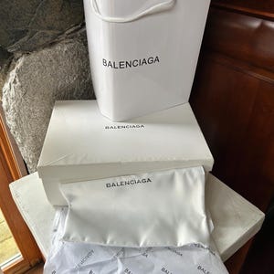 BALENCIAGA 靴箱、ナップサック、紙袋 Balenciaga Shoe Box - Etsy