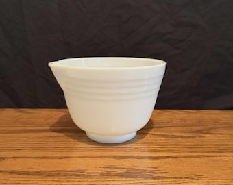 Vintage Old Pyrex White Milk Glass Mixing Bowl With Spout 785