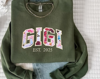 Custom GIGI Applique Embroidered Sweatshirt – Personalized Grandma Sweatshirt with Kids Names on Sleeve – Floral Fabric Letter Crewneck Gift