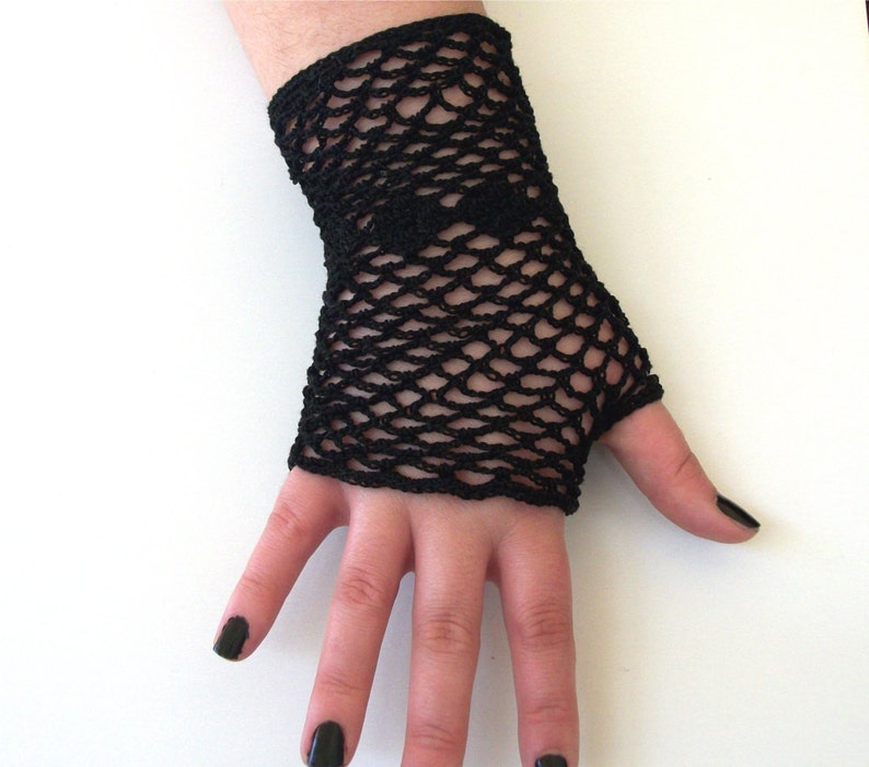 PDF Crochet Pattern Fishnet Fingerless Gloves With Diamonds Thread ...