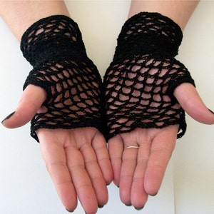 PDF Crochet Pattern Fishnet Fingerless Gloves With Diamonds Thread Crochet Pattern image 4