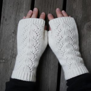 レースの指なし手袋の編み図 | 簡単なアームウォーマー。