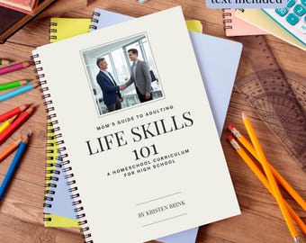 Può includere: Un quaderno a spirale intitolato Life Skills 101: A Homeschool Curriculum for High School di Kristen Brink. La copertina presenta una fotografia di due persone in abbigliamento formale che si stringono la mano, con il testo Mom's Guide to Adulting.