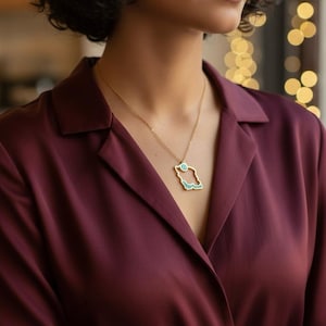 Persian Iran Map Turquoise Necklace – Meaningful Travel & Heritage Jewelry bild 1