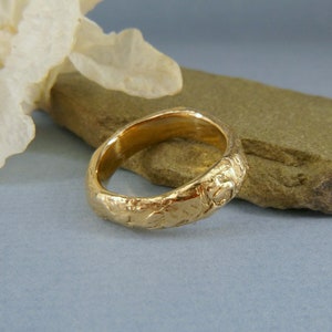 Dikke, getextureerde bronzen stapelring, met of zonder patina, organische bronzen ring, stapelring