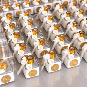 Individuell gestaltete Duftstäbchen mit Trockenblumen als Gastgeschenke, elegante Duftölfläschchen für Hochzeiten, personalisierte Erinnerungsgeschenke