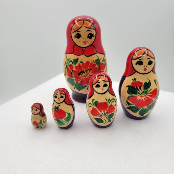 Vintage Russian Matryoshka Wooden Nesting Dolls 4.5" Hand Painted 5 Dolls