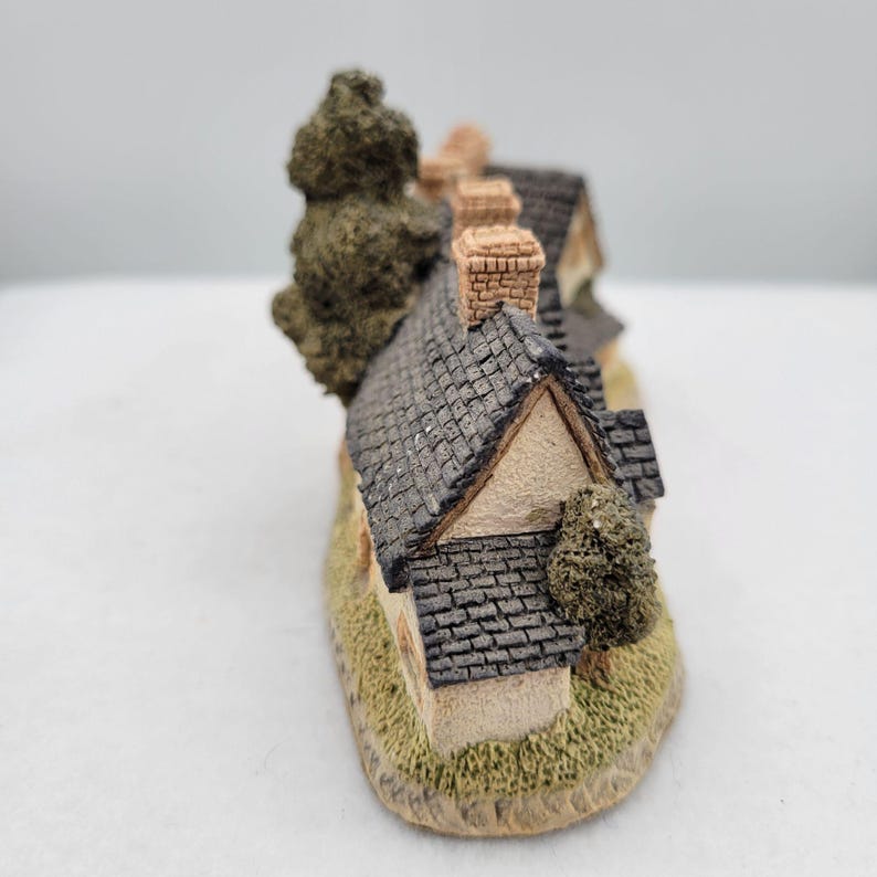 Vintage David Winter Cottages Lot of 2 IVY & CRAFTSMAN COTTAGES w