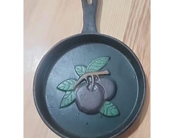 Vintage Handpainted Cast-iron Mini Skillet With Apples Wall Hanging Decor 4.75in