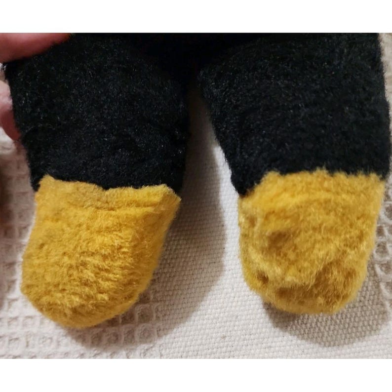 Muñeco de peluche vintage de Mickey Mouse de Disney de la década de 1940, marca Gund, con cara de goma. imagen 8