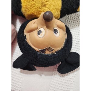 Muñeco de peluche vintage de Mickey Mouse de Disney de la década de 1940, marca Gund, con cara de goma. imagen 10