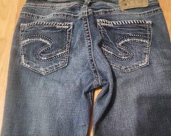 Silver Suki Jeans Bootcut Super Stretch Mid Slim Denim W28 L31 verwaschener Western-Look