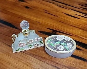 Frasco de perfume, vidrio esmerilado, tapón facetado, plato para joyas, flores de esmalte, diamantes de imitación