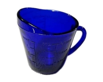 Vaso medidor VTG azul cobalto intenso con borde elevado, vidrio grueso, 1 taza (8 oz) de capacidad, con asa.