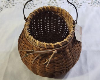 VTG Handmade Phoebe 1994 Woven Wood Basket Wire Handle Baskets and Quilts Ohio