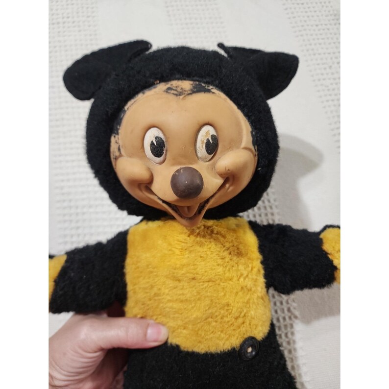Muñeco de peluche vintage de Mickey Mouse de Disney de la década de 1940, marca Gund, con cara de goma. imagen 2