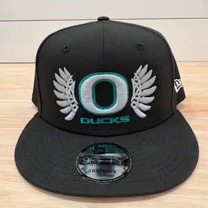 New Era Snapback 9FIFTY - Anpassad 3D Puff Broderad Baseballkeps, Platt Brätte