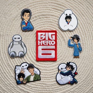 Puede incluir: Un letrero de madera rústica con el texto "Welcome to our home" en letras blancas. El letrero presenta un acabado envejecido y un diseño sencillo y acogedor, perfecto para la entrada.